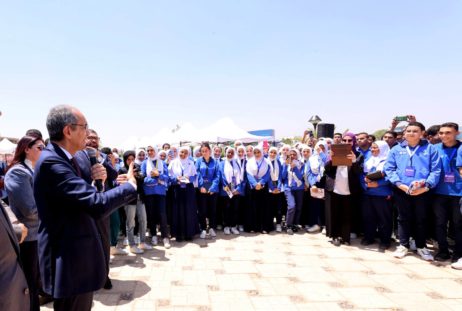 وزير الاتصالات : انشاء 7 مدارس WEللتكنولوجيا التطبيقية.. والعمل خلال العام الحالى على إضافة 20 مدرسة