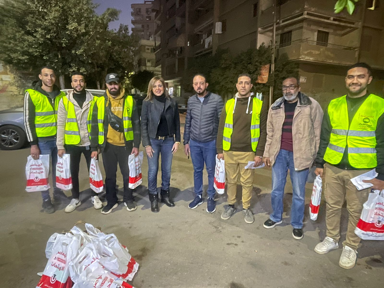 حزب مستقبل وطن امانة مصر الجديده يوزع الكتب الخارجيه مجانا على الطلاب