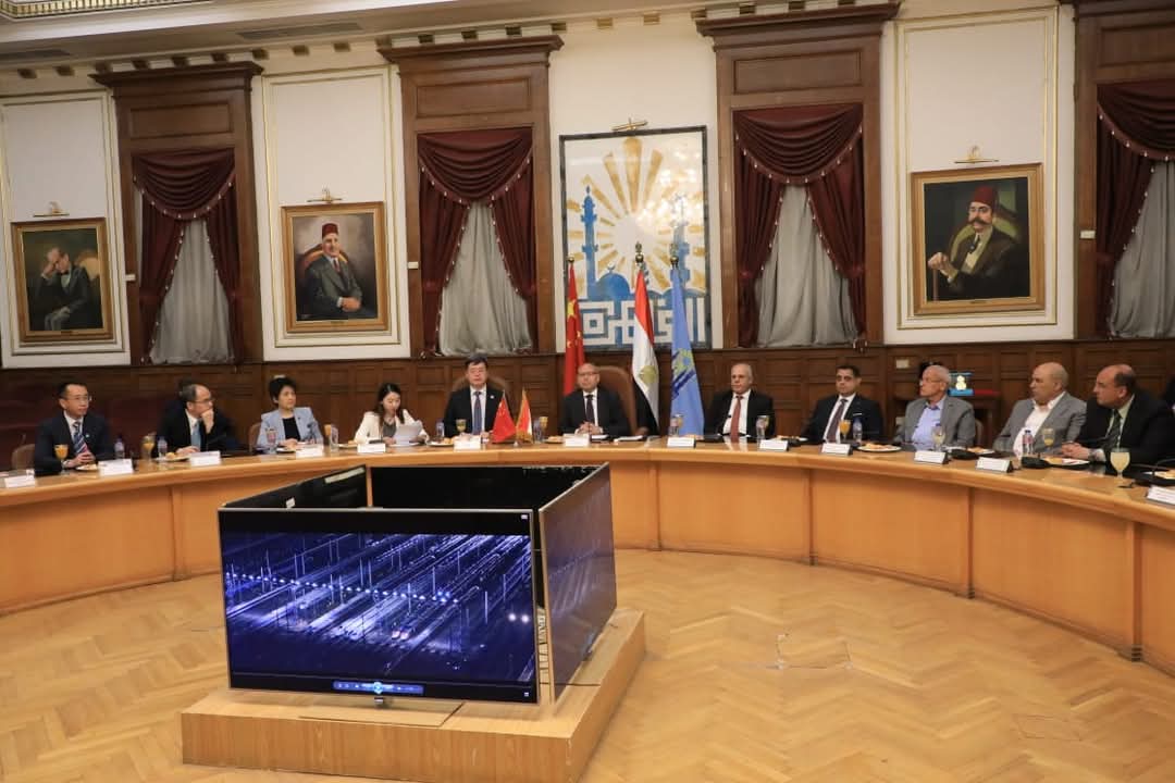 محافظ القاهرة يستقبل وفدًا رفيع المستوى من مدينة شنتشن الصينية