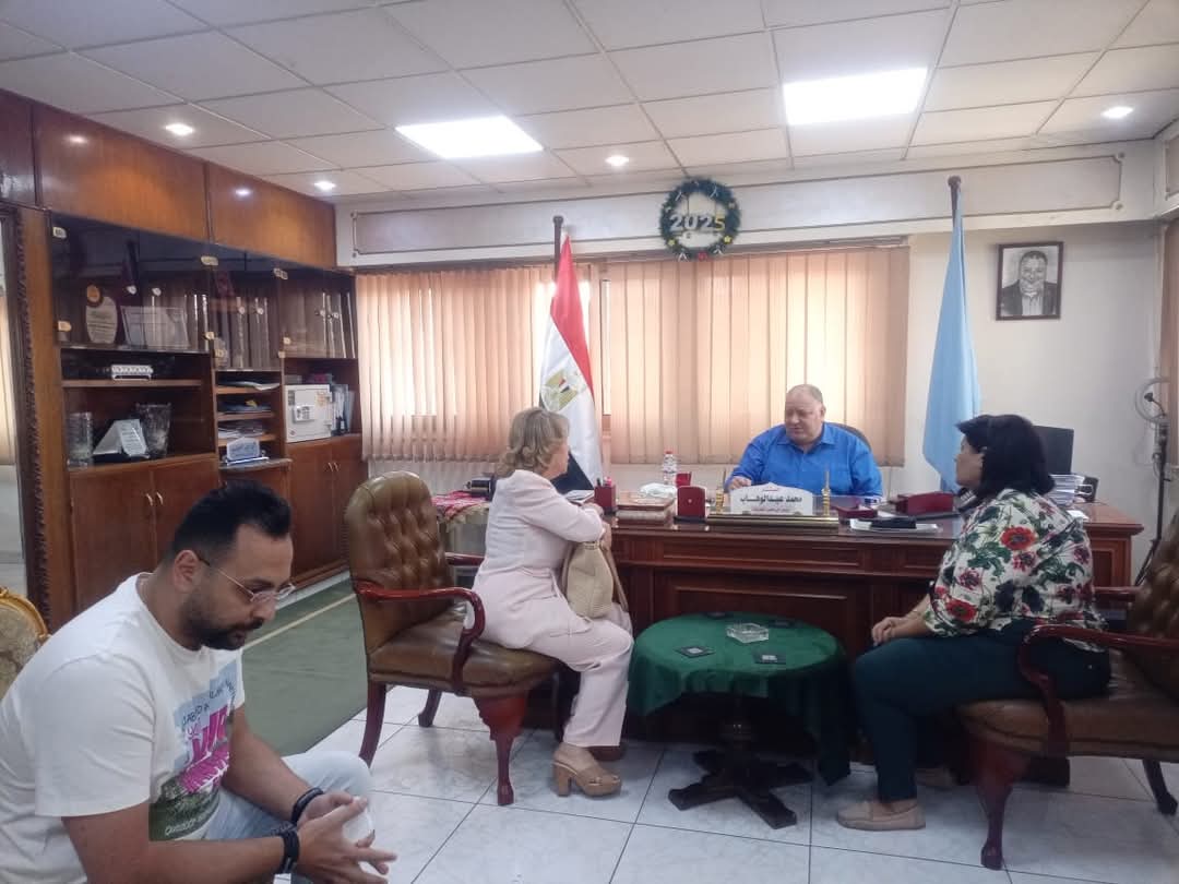 رئيس حى مصر الجديدة يستقبل عدد من المواطنين لفحص وحل مشاكلهم وتلبية مطالبهم