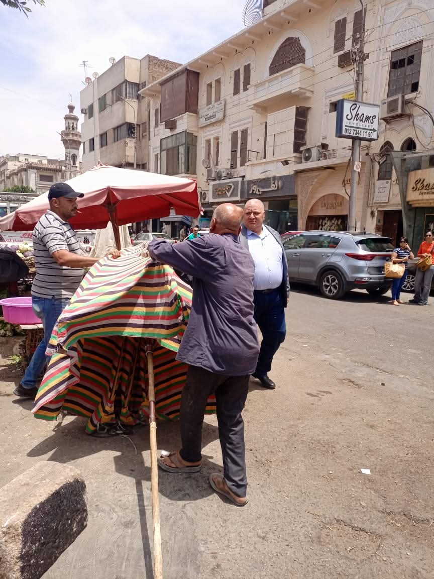 رئيس حى مصر الجديدة يستجيب بشان التضرر من اشغالات ش هارون الرشيد