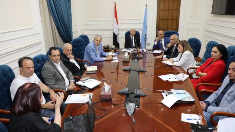 محافظ القاهرة يناقش الحفاظ على تراث القاهرة كواحدة من أقدم العواصم فى العالم