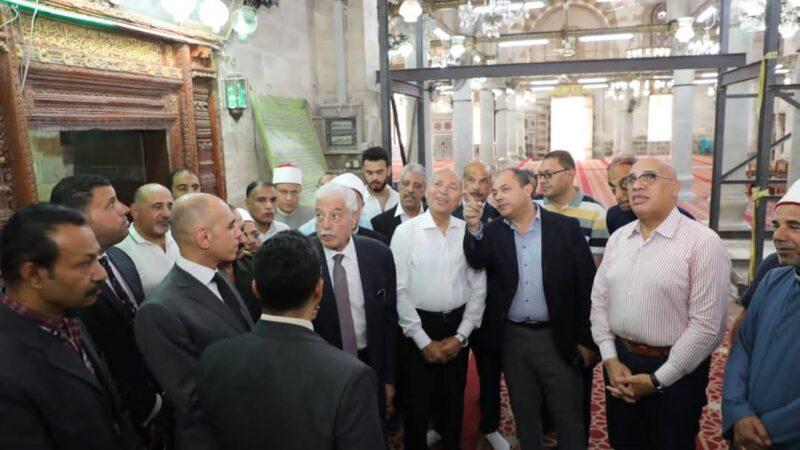 محافظ القاهرة يتفقد أعمال تطوير وترميم مسجد السلطان أبو العلا بحى بولاق