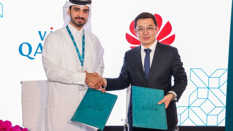 هواوي توقع و”Visit Qatar” مذكرة تفاهم خلال سوق السفر العربي 2025 لدفع نمو السياحة المستدامة في قطر