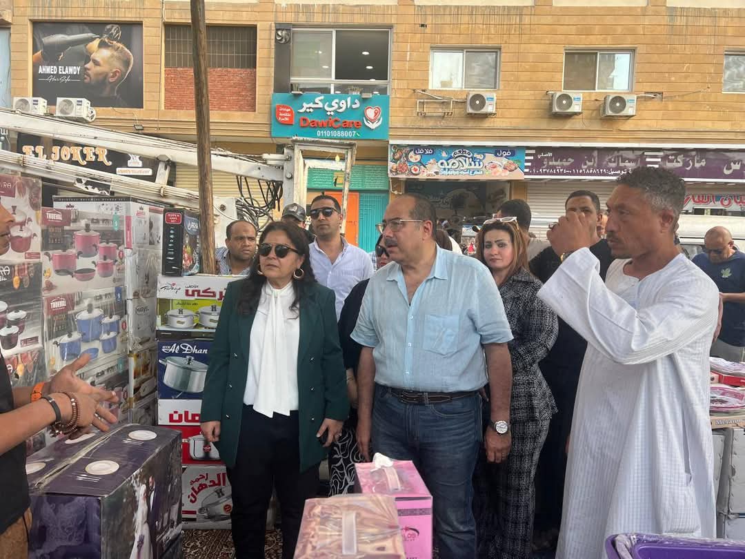نائب محافظ القاهرة للمنطقة الشرقية يفتتح معرض الاسرة المصرية