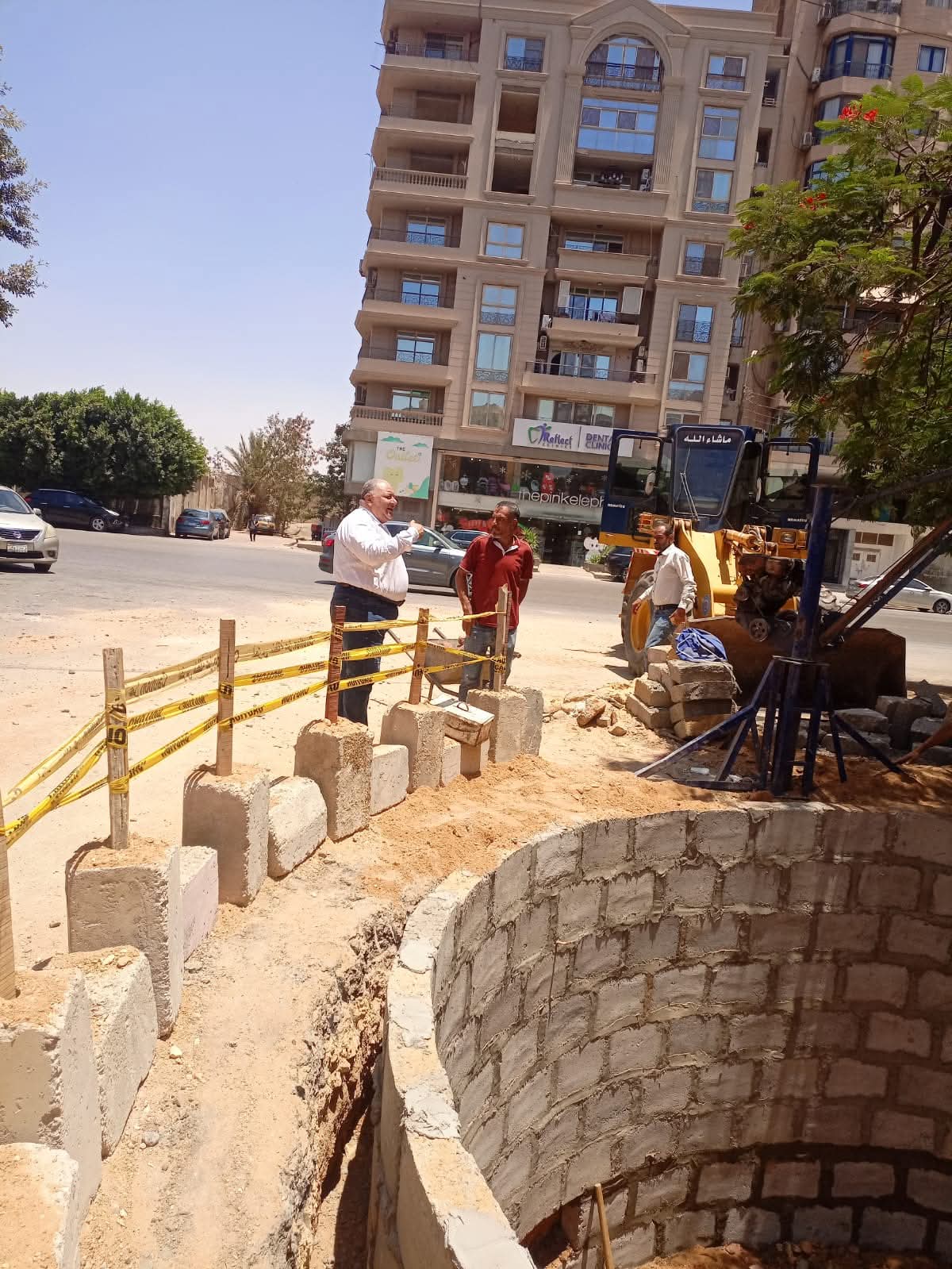 رئيس حى مصر الجديدة يتابع اعمال تطوير ورفع كفاءة الطرق