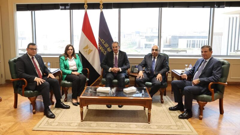 وزراء الاتصالات : ربط كافة قواعد البيانات مع منظومة الرقم القومى العقارى .. والانتهاء من إصدار حوالى 19 مليون رقم قومى عقارى