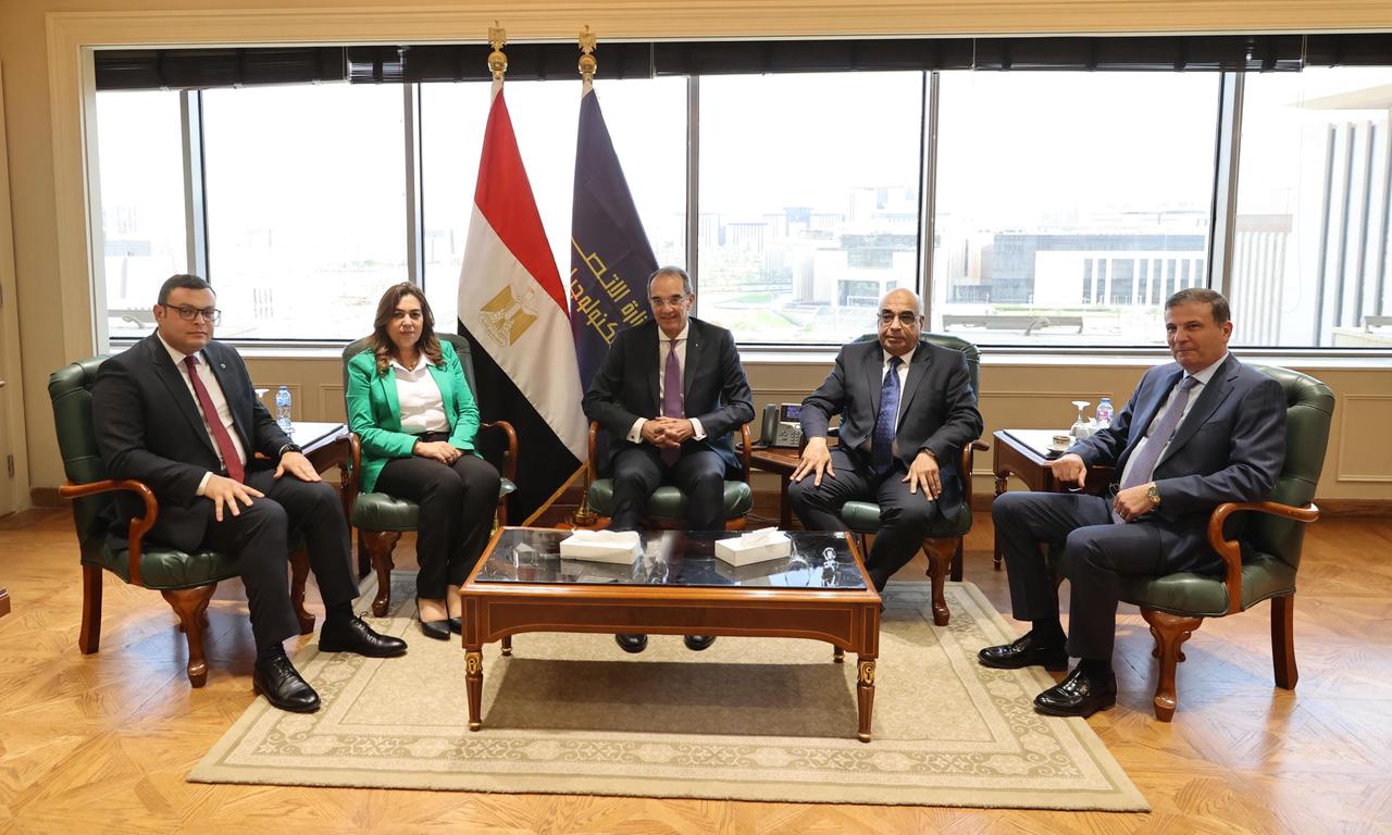 وزراء الاتصالات : ربط كافة قواعد البيانات مع منظومة الرقم القومى العقارى .. والانتهاء من إصدار حوالى 19 مليون رقم قومى عقارى