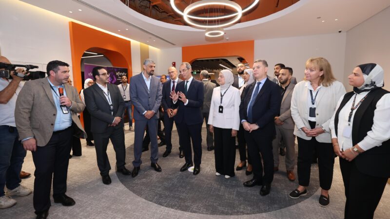 وزير الاتصالات يتفقد مقر شركة VXI الأمريكية الرائدة عالميا فى مجال خدمات التعهيد فى القاهرة