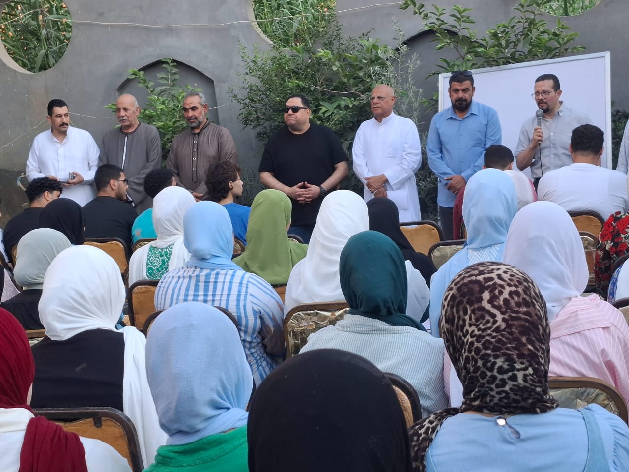 “مستقبل وطن” يدعم طلاب الثانوية فى الداخلة بمراجعات مجانية قبل الامتحانات بزفتي