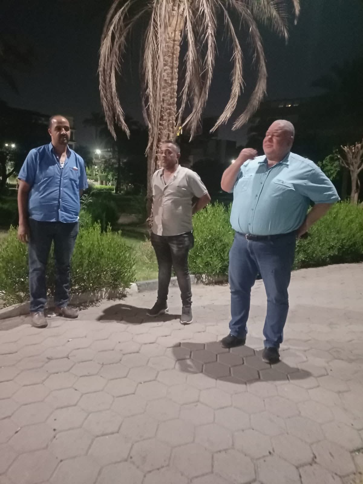 رئيس حى مصر الجديدة يتابع انتهاء الاعمال الجارية (طبقة سطحية اسفلتية) بشارع النزهة