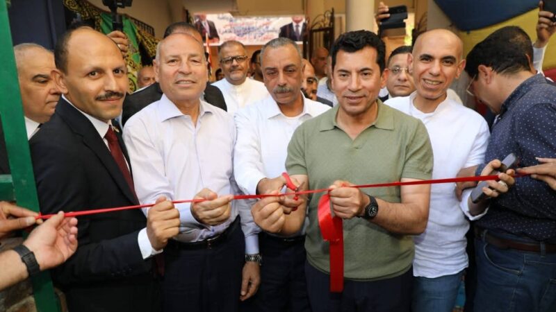 وزير الرياضة ومحافظ القاهرة يفتتحان الملعب الخماسي بمركز شباب شبرا مصر