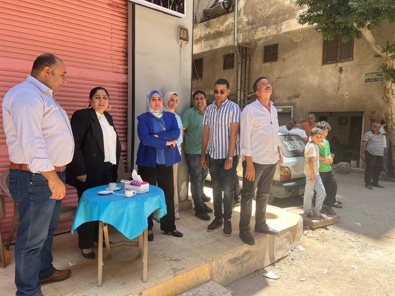 نائب محافظ القاهرة للمنطقة الشرقية تتابع أعمال إزالة بناء بدون ترخيص لعقار مخالف