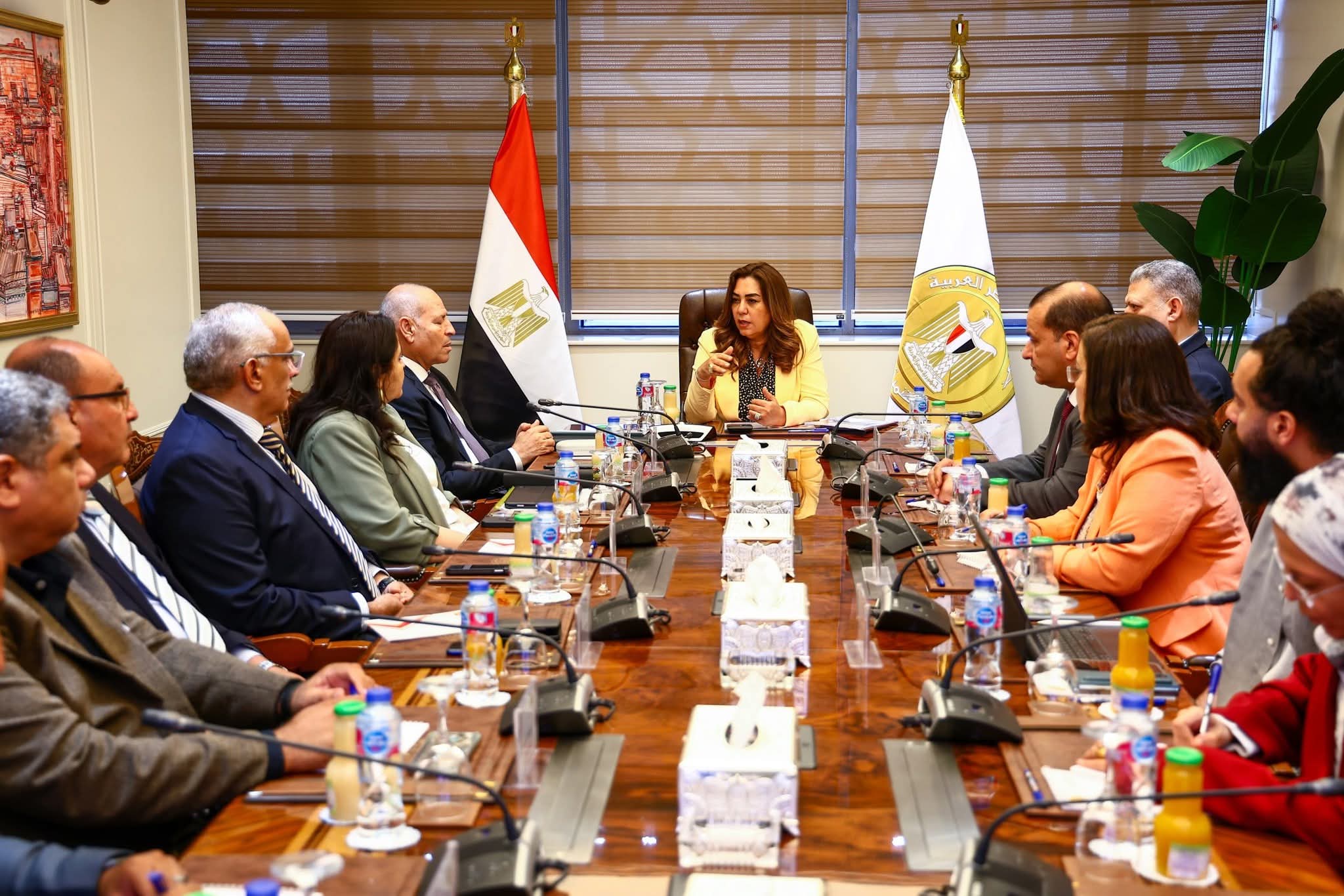 وزيرة التنمية المحلية تتابع مع محافظ القاهرة مقترحات تطوير عدد من الشوارع التجارية بحي مصر الجديدة