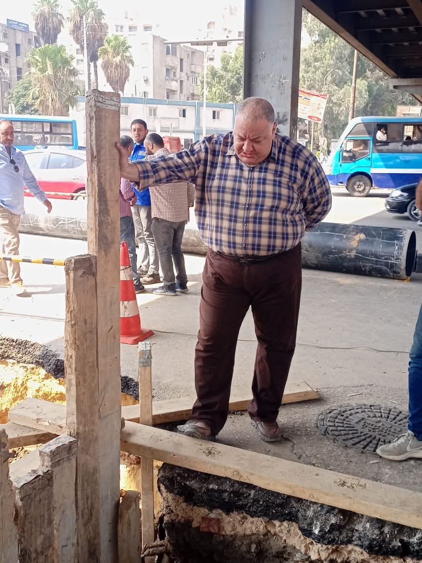 رئيس حى مصر الجديدة يتابع العمل على معالجة الاثار المترتبة على الهبوط الأرضي أسفل كوبري التجنيد