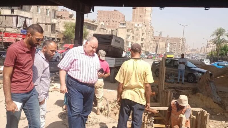رئيس حى مصر الجديدة يتابع إصلاح الهبوط الأرضي استعداد لرصف الطريق