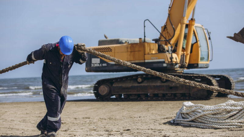 المصرية للاتصالات تنتهي من عمليات الإنزال ومسارات العبور الخاصة بالكابل البحري SEA-ME-WE-6 في مصر