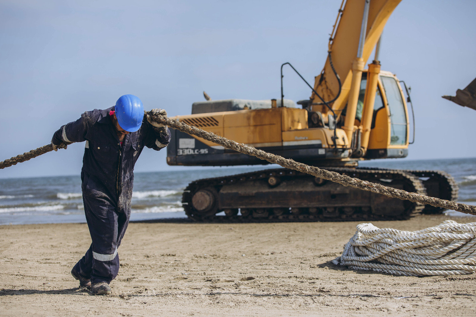 المصرية للاتصالات تنتهي من عمليات الإنزال ومسارات العبور الخاصة بالكابل البحري SEA-ME-WE-6 في مصر