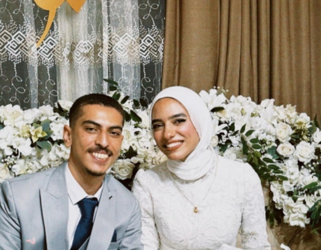 هشام مصطفي يهنئ الدكتورة هاجر والدكتور محمد بالخطوبة