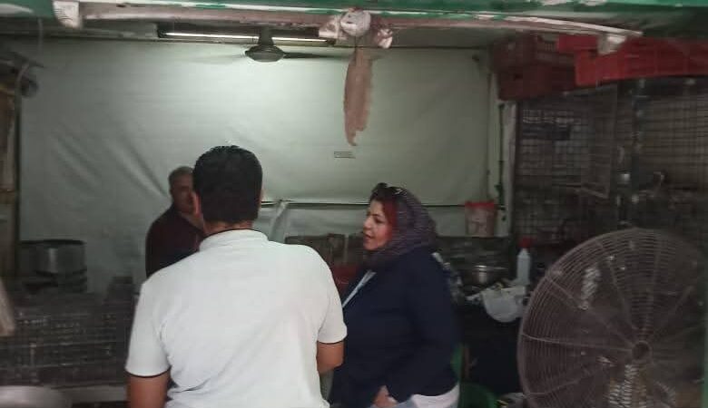 رئيس حى الأميرية تقود حملة اشغالات ومراجعة تراخيص المحلات بشارع السواح