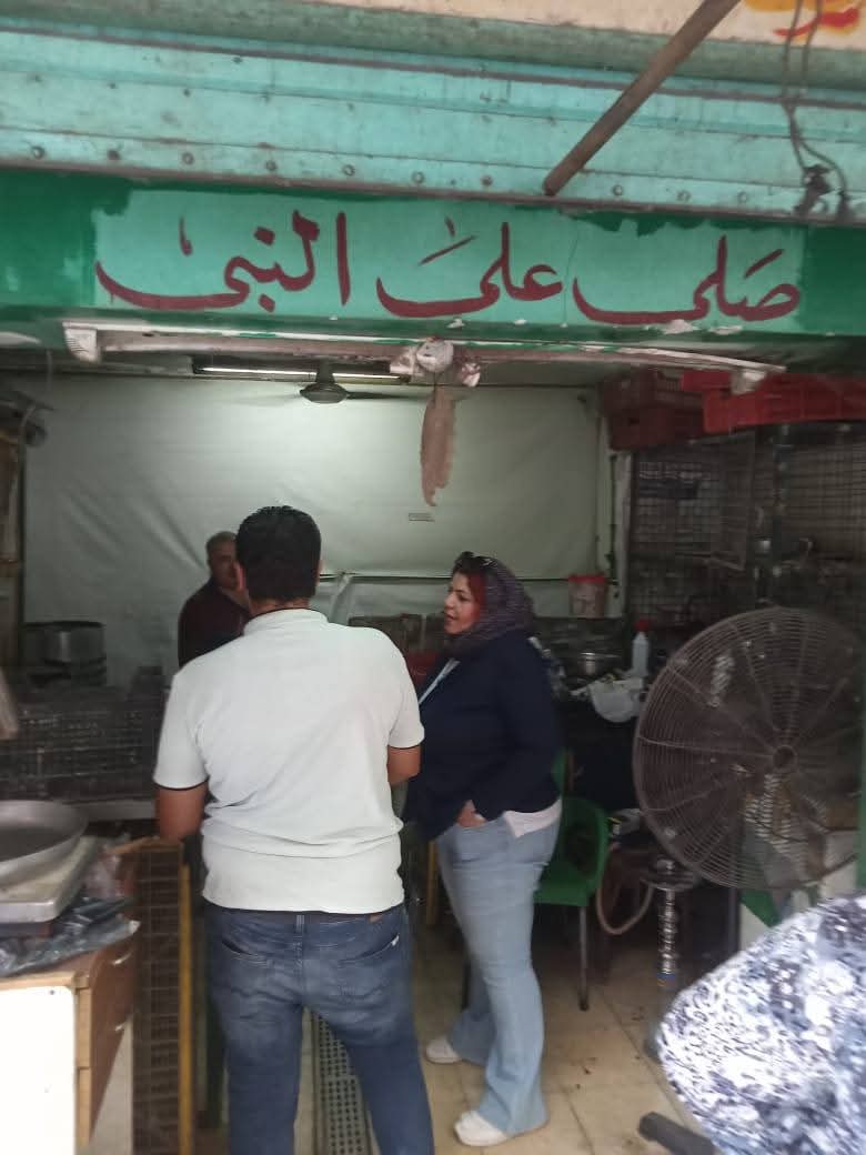 رئيس حى الأميرية تقود حملة اشغالات ومراجعة تراخيص المحلات بشارع السواح