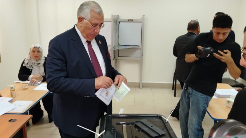 أمين عام حزب الجبهة يدلي بصوته في انتخابات الشيوخ.. ويؤكد: صوتك خنجر في صدر الجماعات الإرهابية