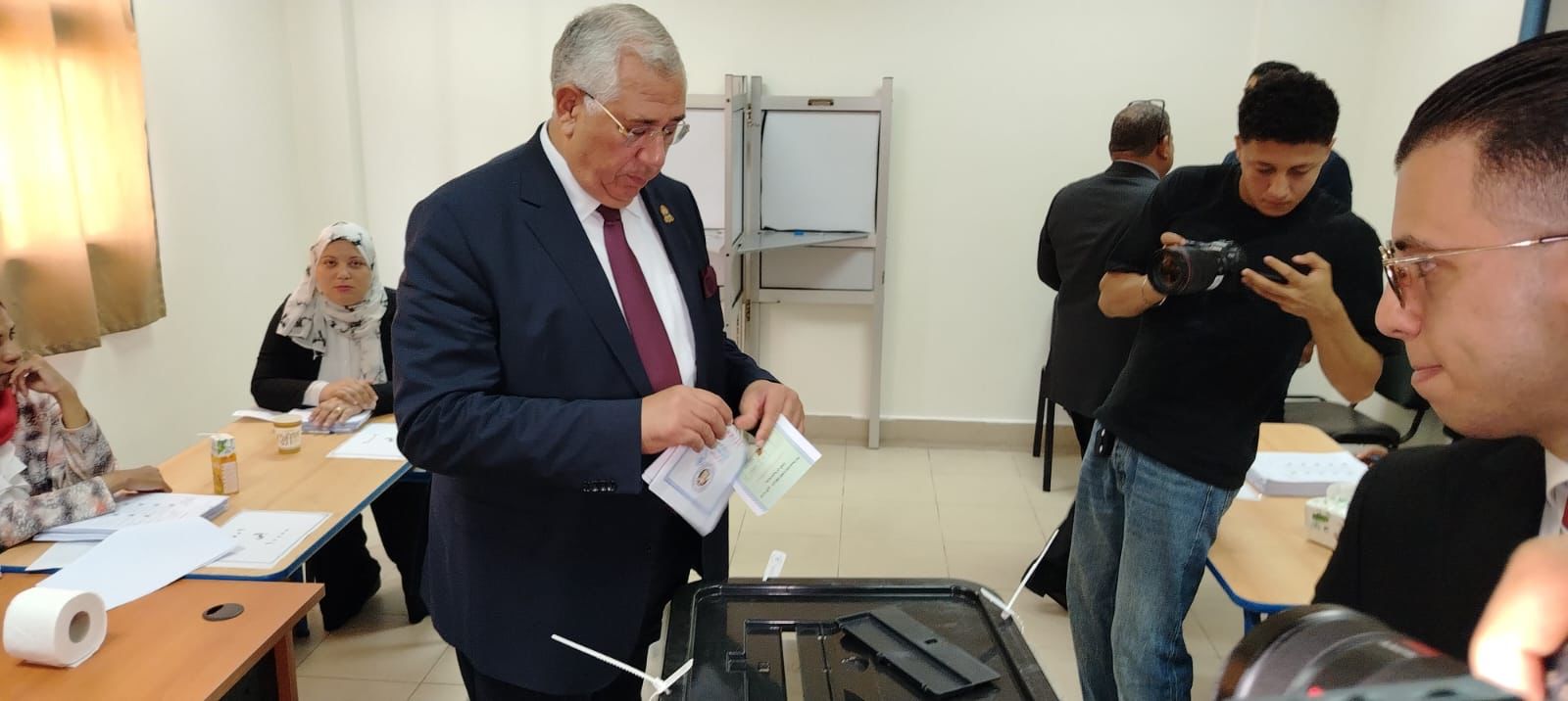 أمين عام حزب الجبهة يدلي بصوته في انتخابات الشيوخ.. ويؤكد: صوتك خنجر في صدر الجماعات الإرهابية