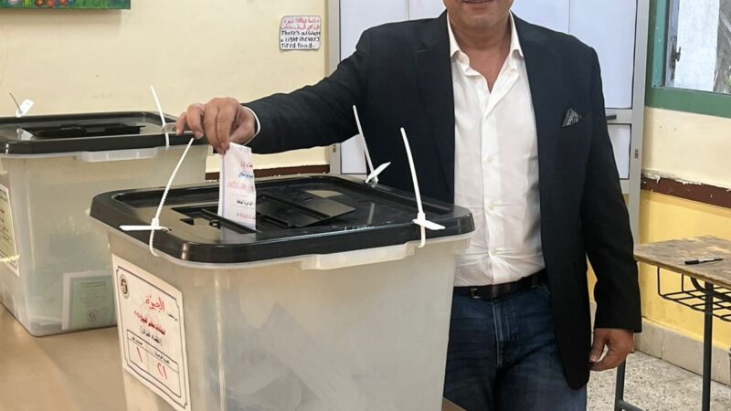 رئيس رئيس حزب أبناء مصر يدلي بصوته في انتخابات الشيوخ