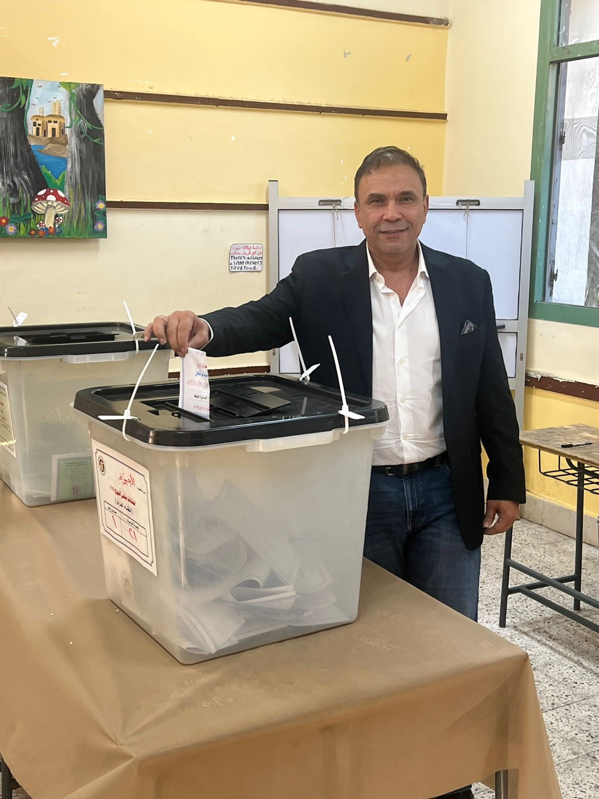 رئيس رئيس حزب أبناء مصر يدلي بصوته في انتخابات الشيوخ