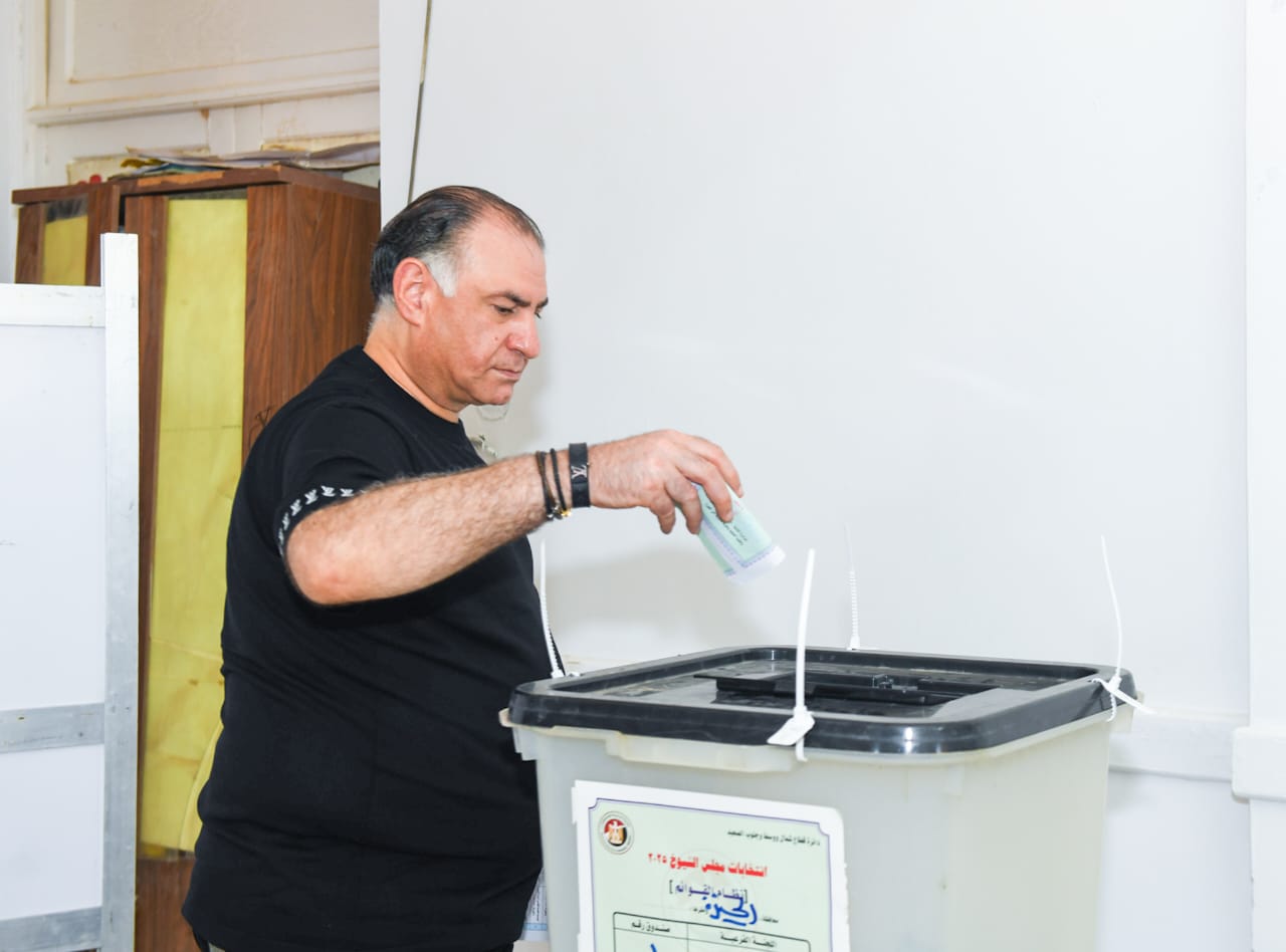 الإعلامي محمد فودة يدلي بصوته في انتخابات مجلس الشيوخ ويشيد بوعي المواطنين والمشهد الديمقراطى