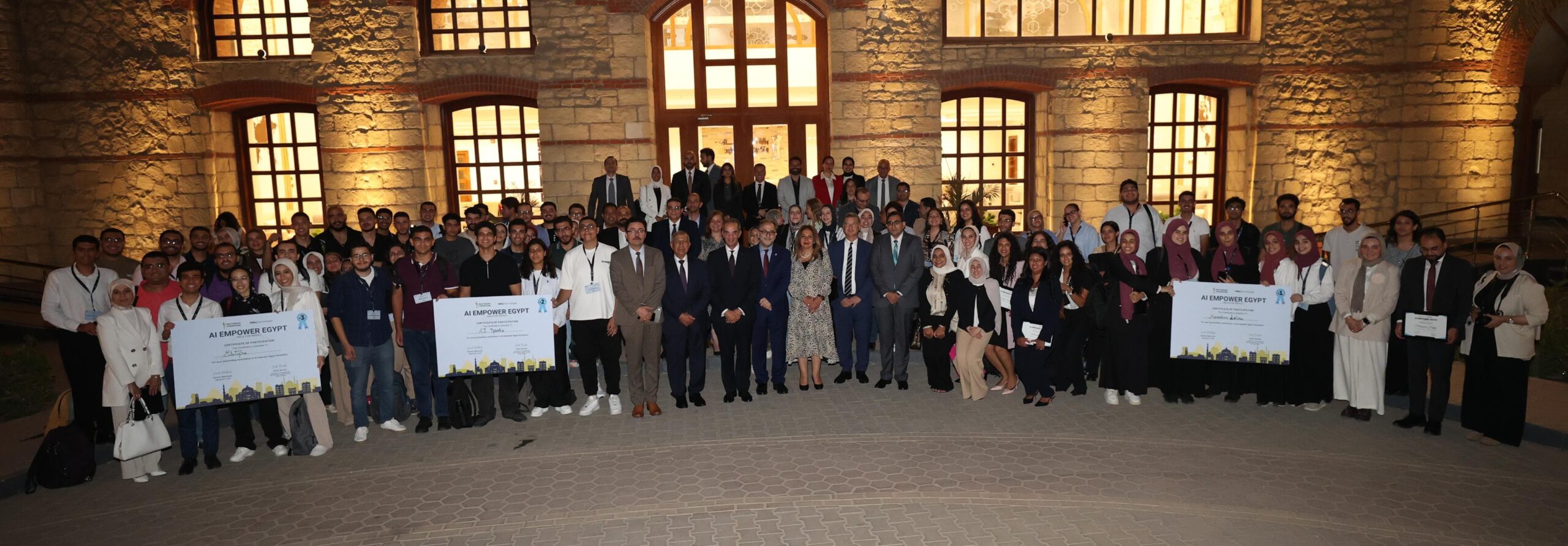 وزير الاتصالات يشهد ختام فعاليات الدورة الثالثة من مبادرة بناء القدرات للجامعات فى مجال الذكاء الاصطناعى بمركز إبداع مصر الرقمية الجيزة 