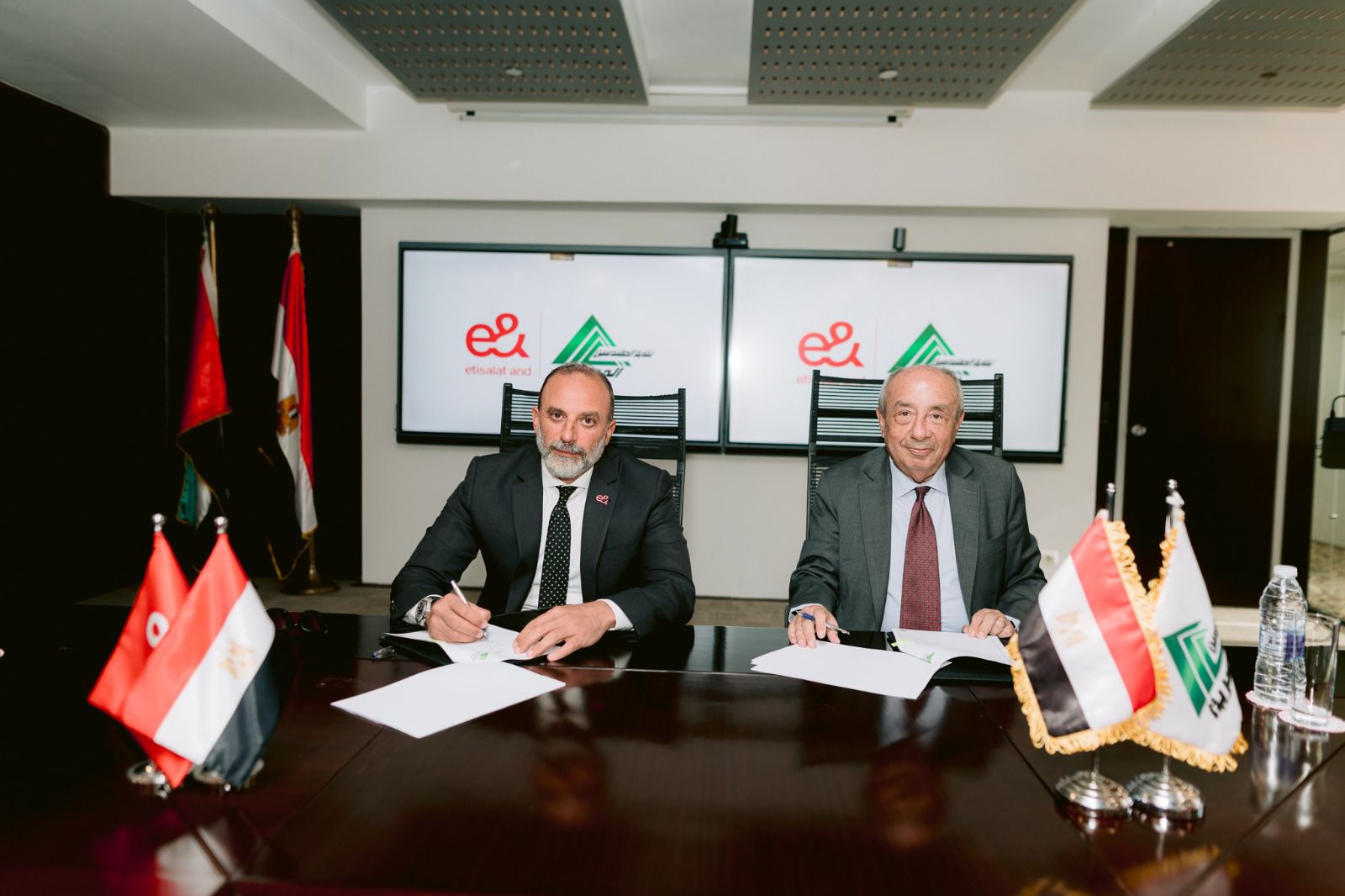 ” إي اَند مصر ” توقع اتفاقية تعاون مع نقابة المهندسين لتعزيز التحول الرقمي وتطوير البنية التحتية التكنولوجية