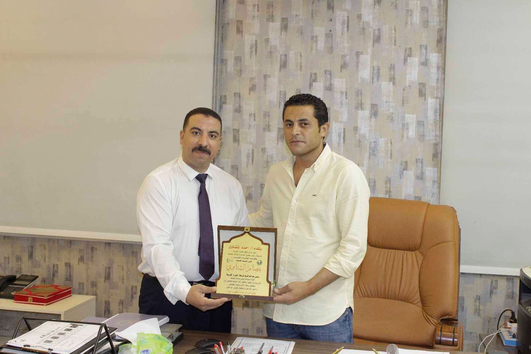 المنشاوي يكرم مأمور قسم المنيرة ورئيس مباحث القسم