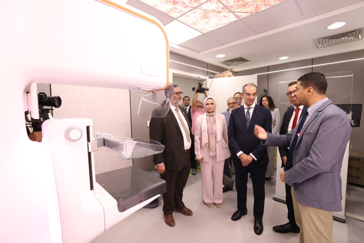 وزير الاتصالات يشهد فعاليات إطلاق منظومة مصرية بالكامل للكشف المبكر عن سرطان الثدى باستخدام الذكاء الاصطناعى بمستشفى بهية فى الشيخ زايد