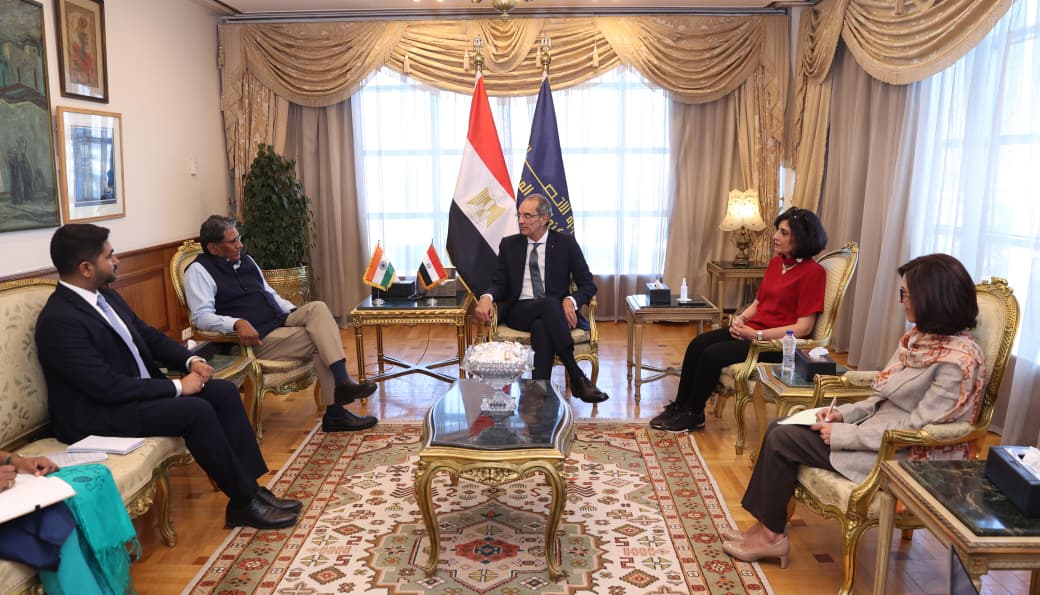وزير الاتصالات يبحث مع سفير الهند بالقاهرة تعزيز التعاون فى عدد من المجالات  والتوسع فى الاستثمارات الهندية
