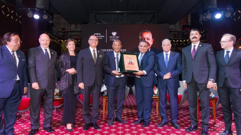 محمد عيد سليمان يحصد جائزة التميز في التسويق السياحي الدولي من الاتحاد الأفريقي الآسيوي