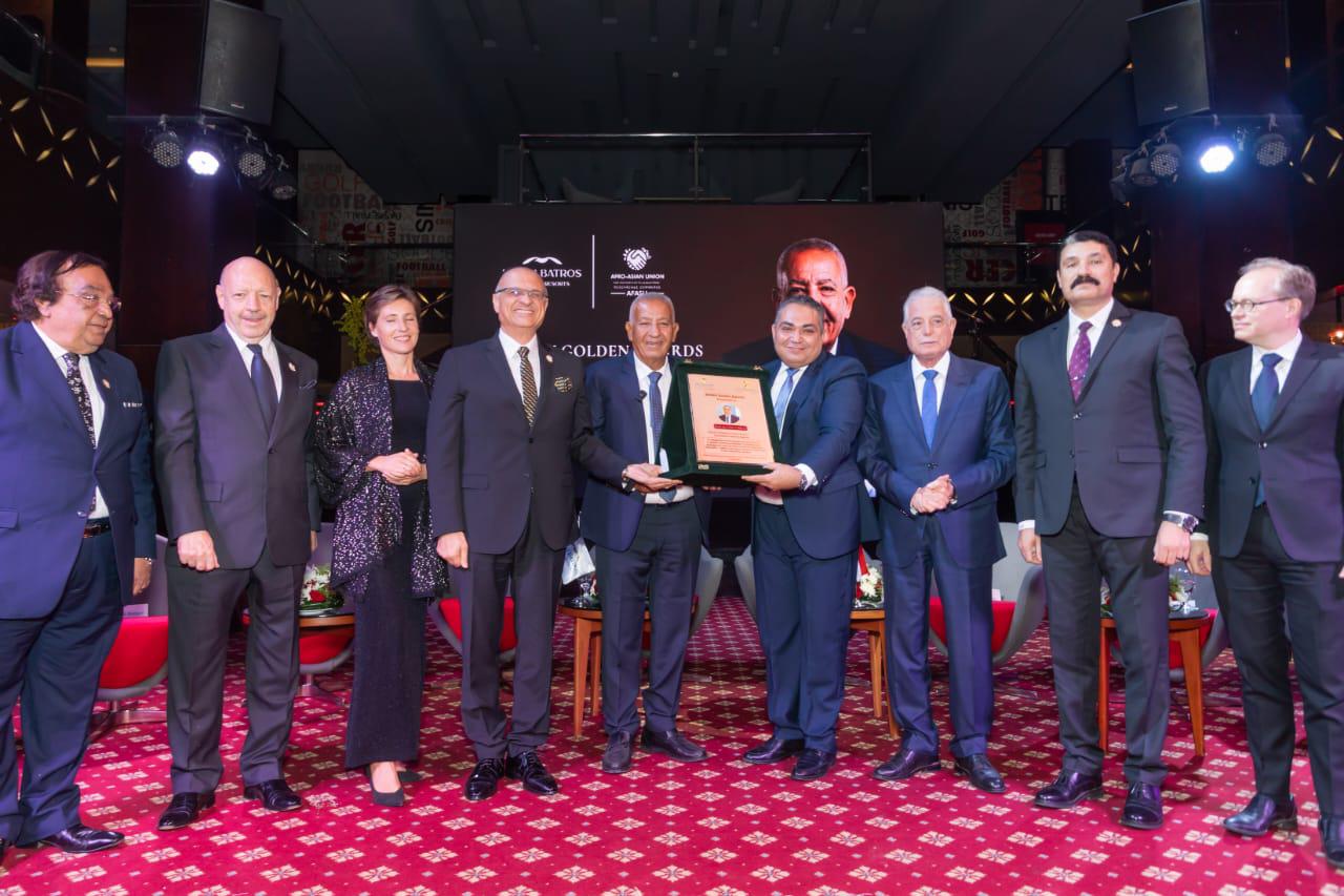 محمد عيد سليمان يحصد جائزة التميز في التسويق السياحي الدولي من الاتحاد الأفريقي الآسيوي