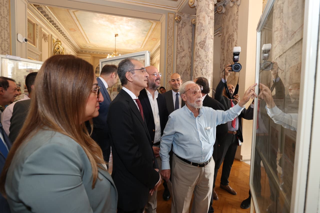 وزير الاتصالات يفتتح معرض للطوابع البريدية والتاريخ البريدى بمركز إبداع مصر الرقمية بقصر السلطان حسين كامل