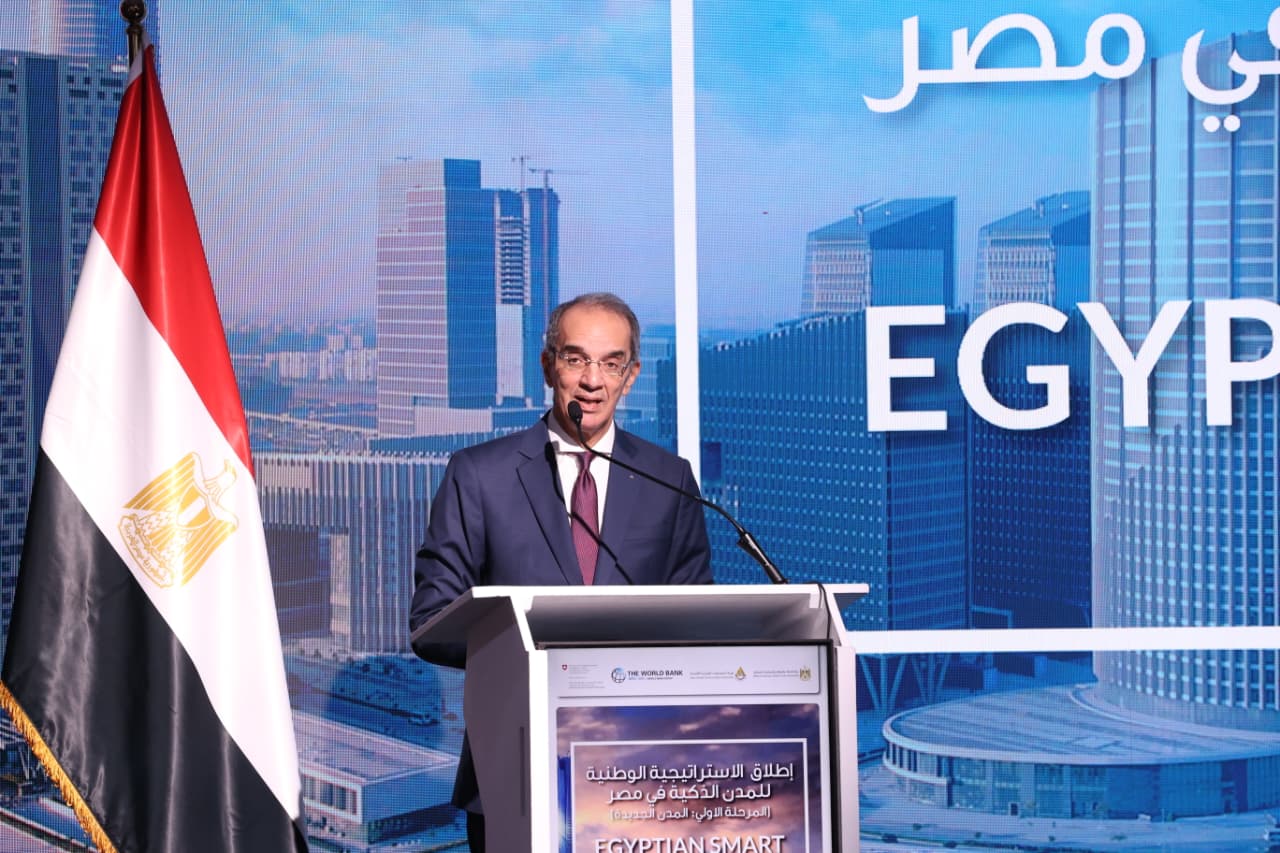 وزير الاتصالات : أهمية تشجيع الشباب من المبتكرين ورواد الأعمال على ابتكار المزيد من الحلول التى تخدم منظومة المدن الذكية