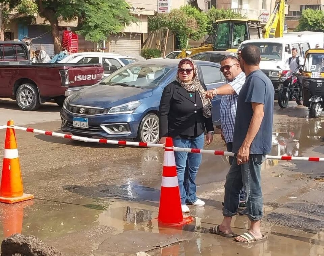 رئيس حى الأميرية   تتابع اعمال اصلاح ماسوره المياه شارع ترعه الجندي