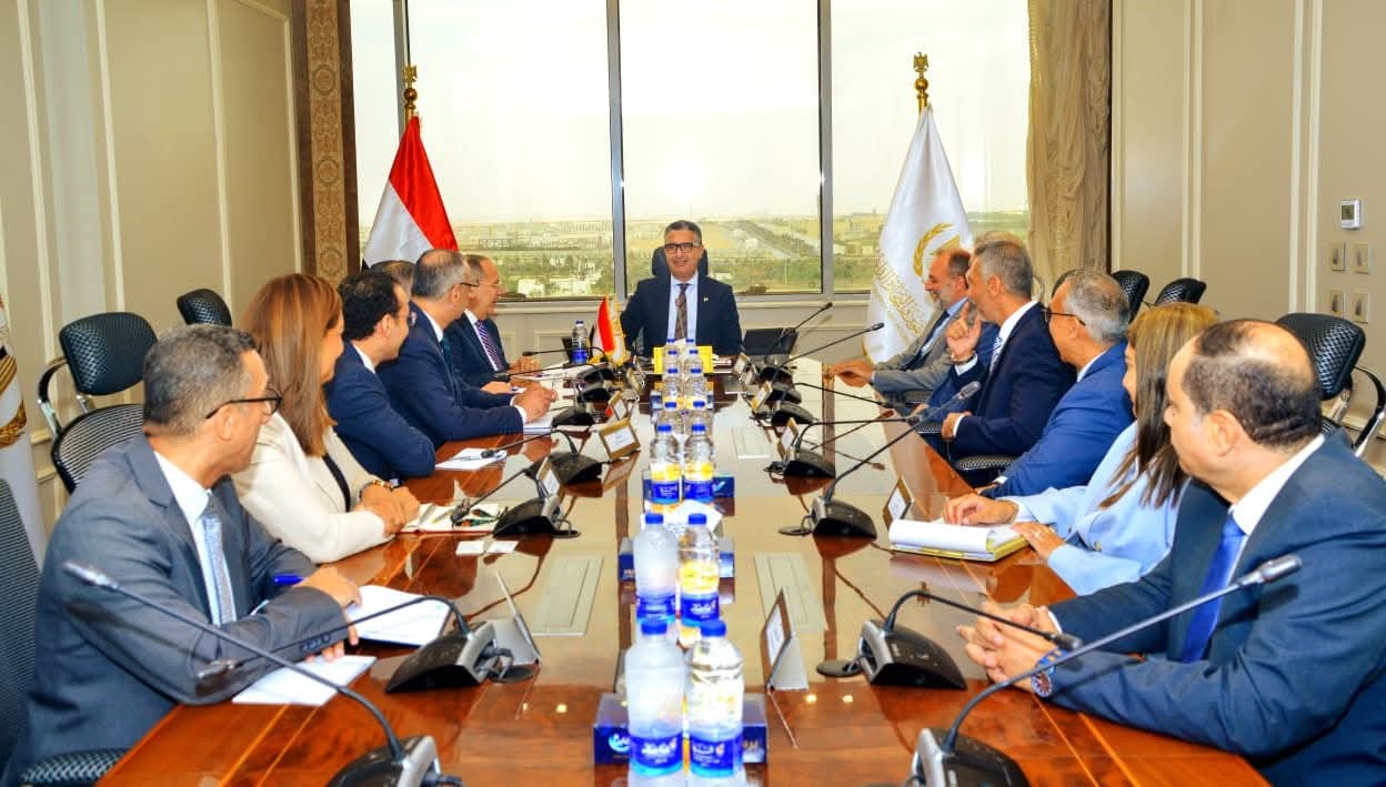 وزير التموين يلتقي الرئيس التنفيذي للقطاع المؤسسي بشركة “إي أند مصر” لبحث سبل التعاون