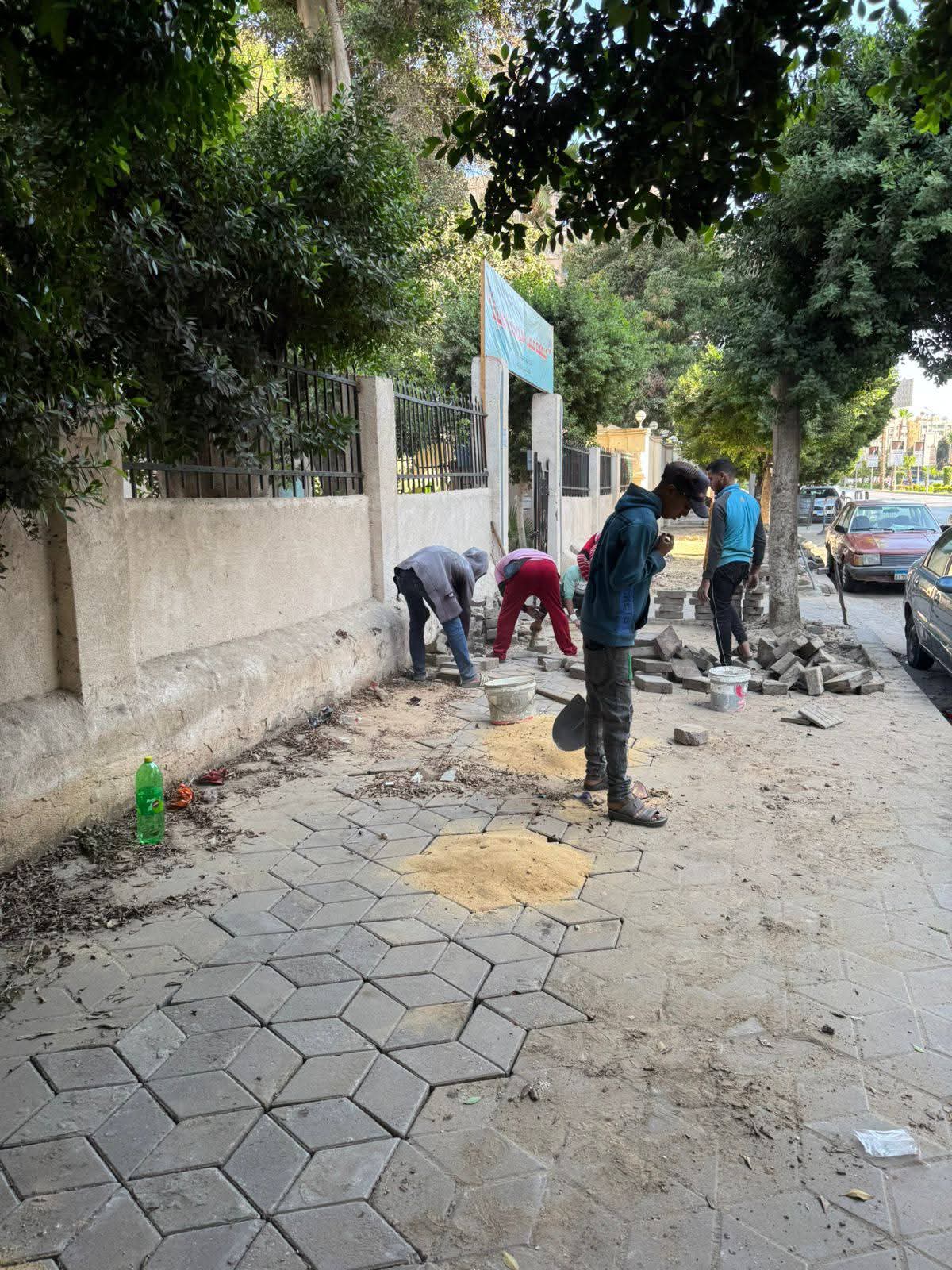 رئيس حى مصر الجديدة يتابع استكمال اعمال فك وتركيب بلاط انترلوك ش الخليفة المأمون