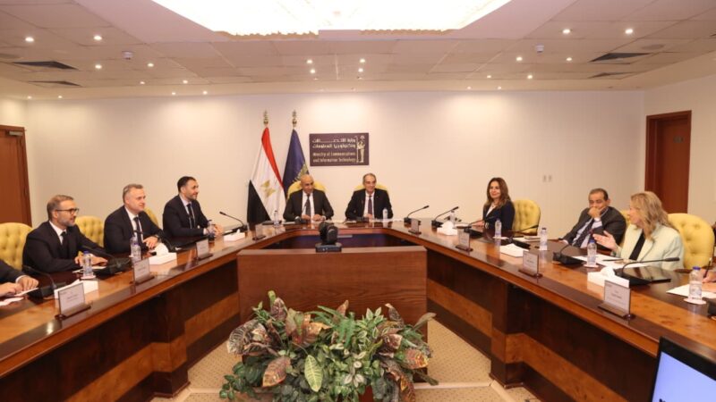 وزير الاتصالات : نستهدف التوسع فى إنشاء فروع جديدة لمدارس WE للتكنولوجيا التطبيقية