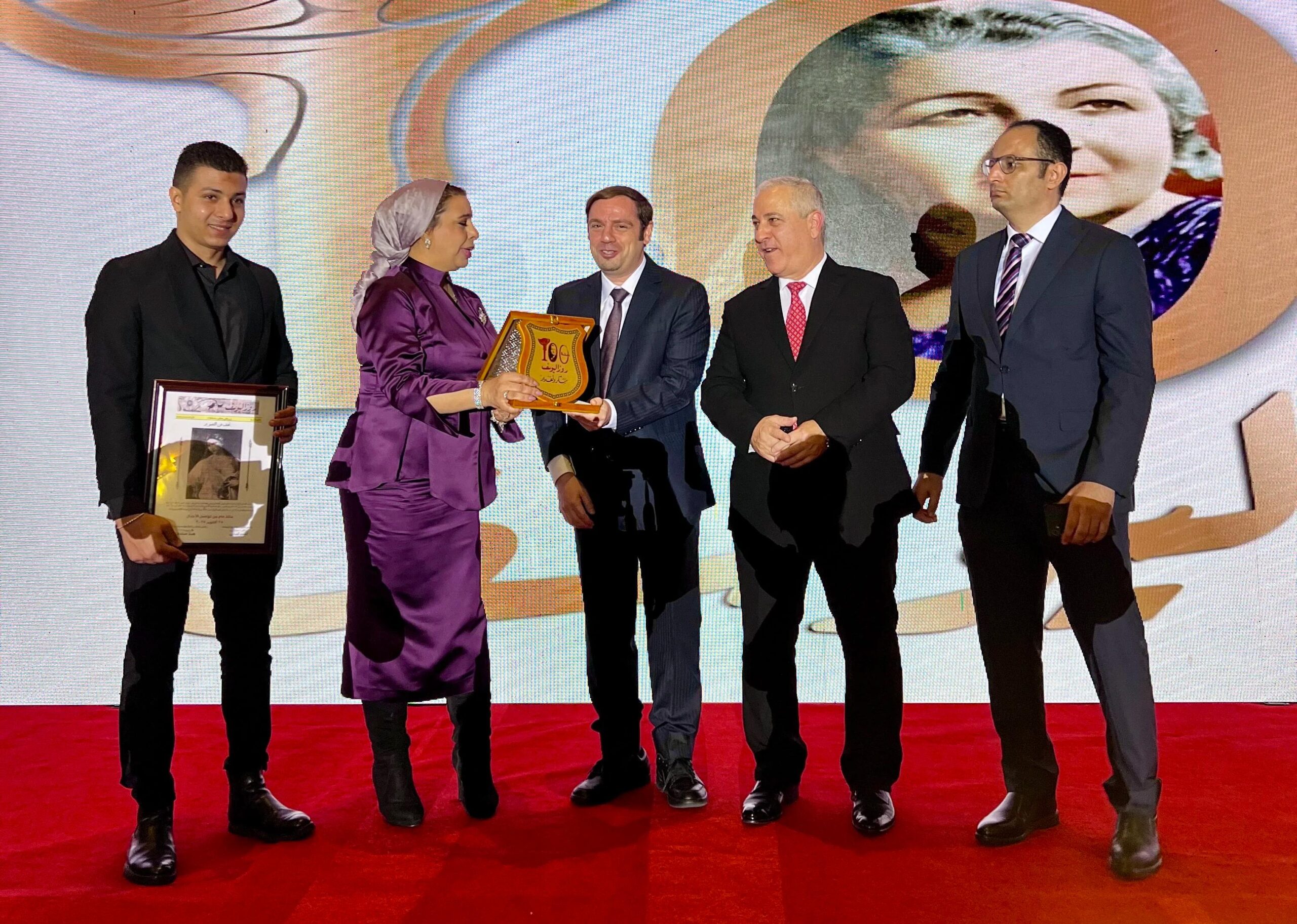 تكريم جوميا مصر والرئيس التنفيذي عبد اللطيف علما في احتفالية مرور 100 عام على تأسيس «روز اليوسف»