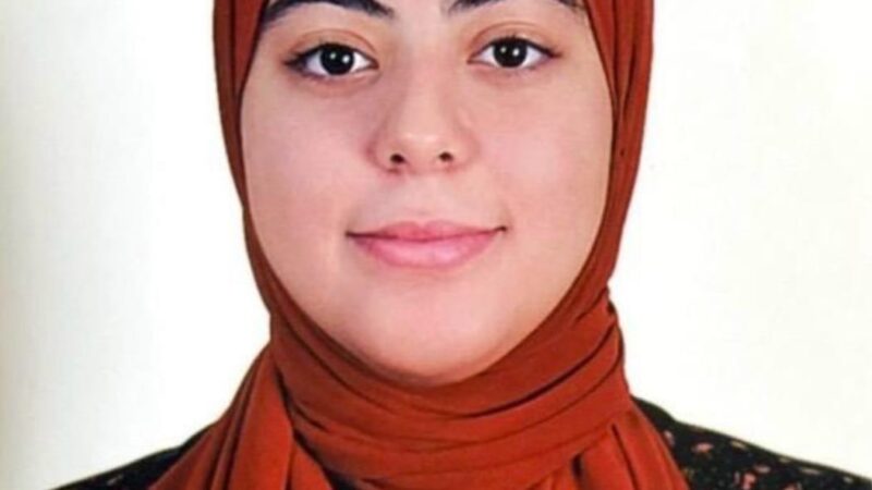 الزميل سامي راغب يهنئ ندى وليد فتحى محمد تعينها معيدة  بكلية السياحة والفنادق جامعة حلوان