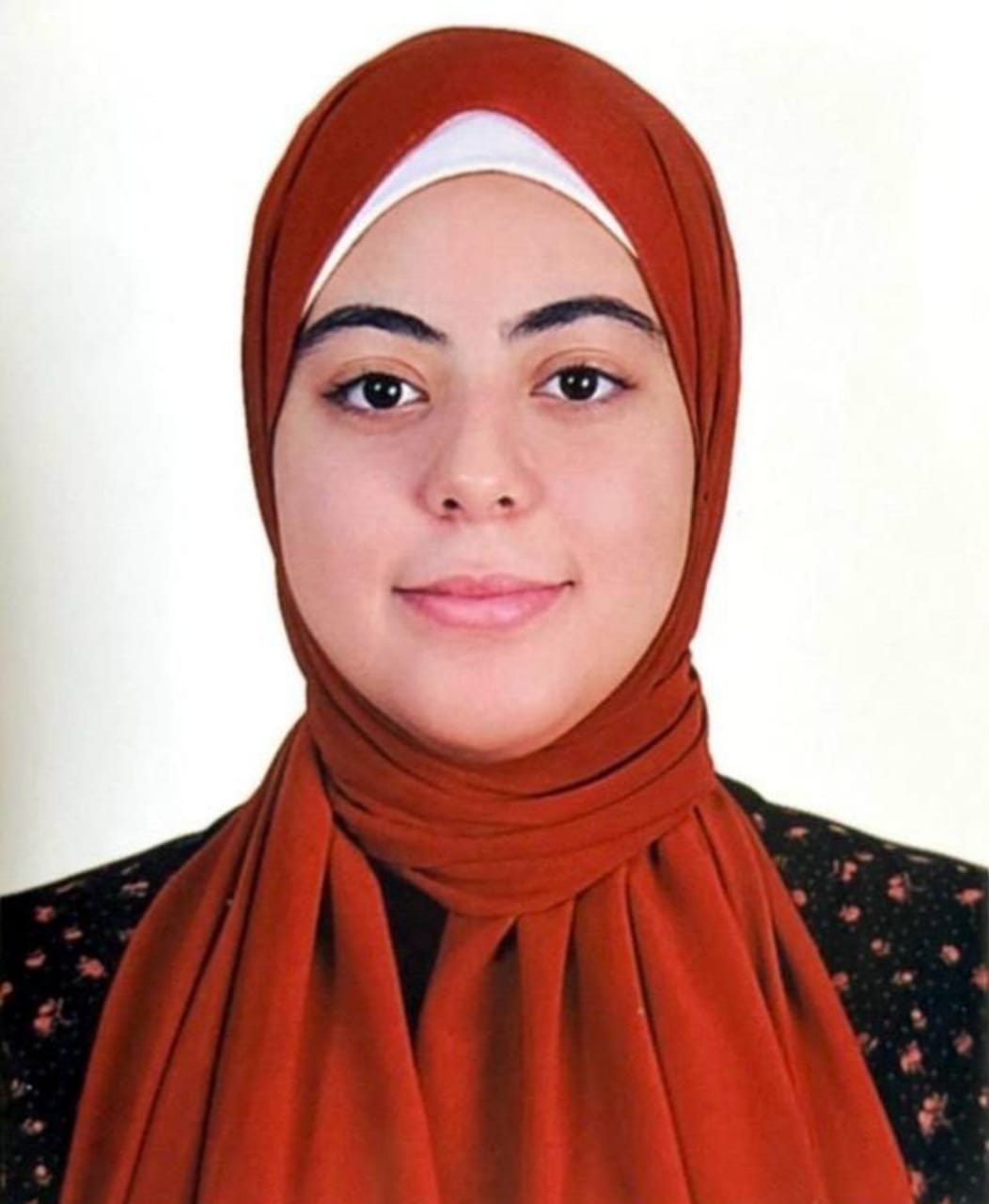 الزميل سامي راغب يهنئ ندى وليد فتحى محمد تعينها معيدة  بكلية السياحة والفنادق جامعة حلوان