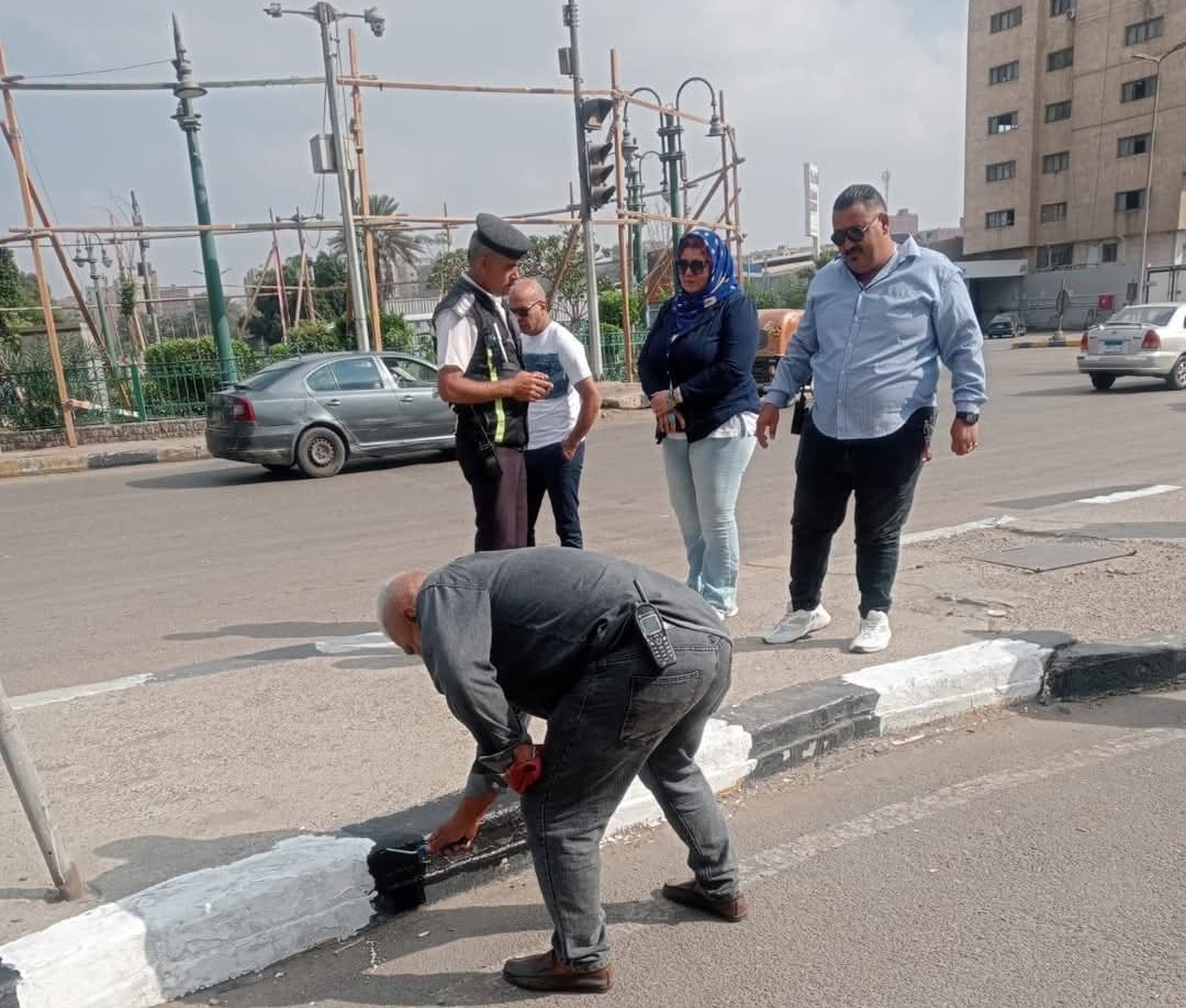 رئيس حى الأميرية  تتابع رفع كفاءة ودهان ارصفة ش السواح وميدان عبد القادر الجيلاني