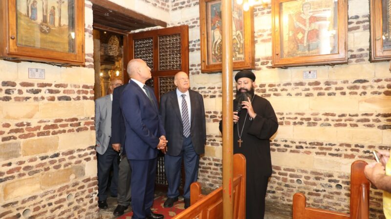 محافظ القاهرة يتفقد مجمع كنائس حارة زويلة الأثرية