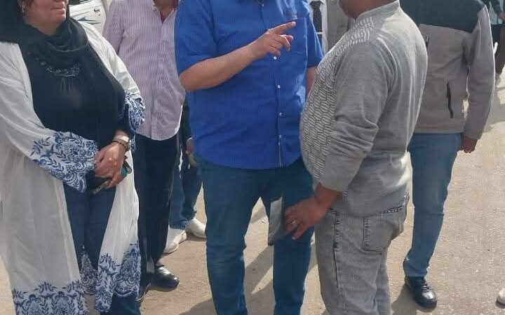 رئيس حى الأميرية تتابع رفع المخلفات بشوارع الحي