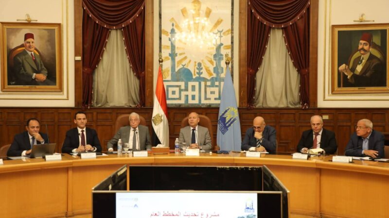 محافظ القاهرة يتابع  أعمال التطوير الجارية بمنطقة القاهرة الخديوية